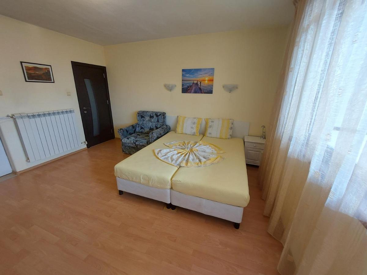Primorski Briz Guest House Primorsko Dış mekan fotoğraf