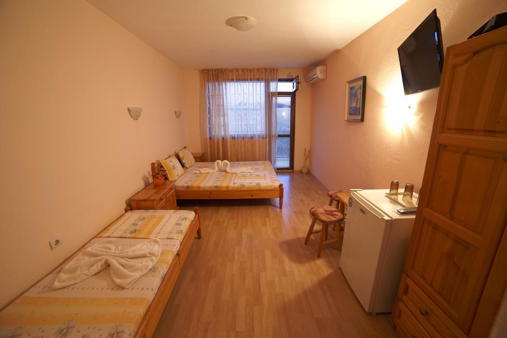 Primorski Briz Guest House Primorsko Dış mekan fotoğraf