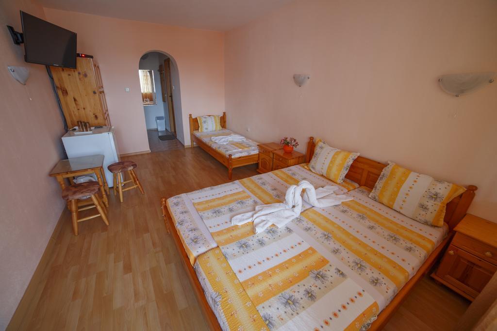 Primorski Briz Guest House Primorsko Dış mekan fotoğraf